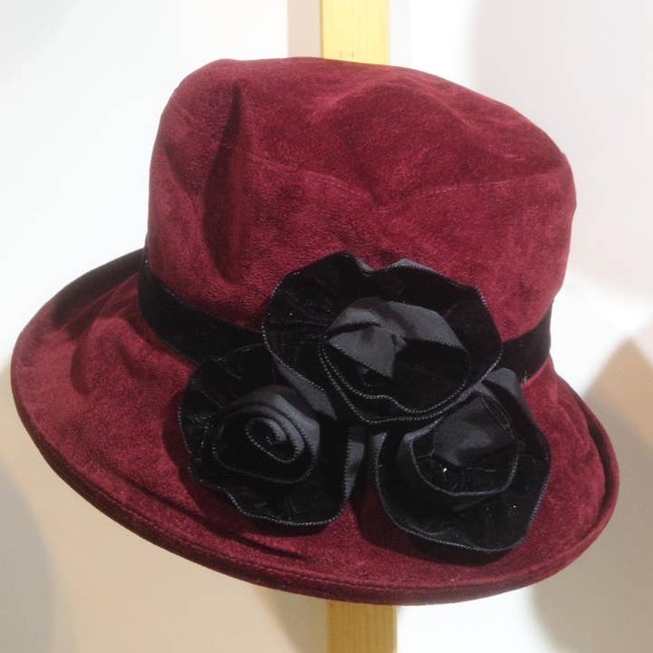 Peak & Brim Hats – Chapéu cloche - Mulher por atacado – Chapéu Cloche Estilo Cloche Vermelho & Preto, Verity