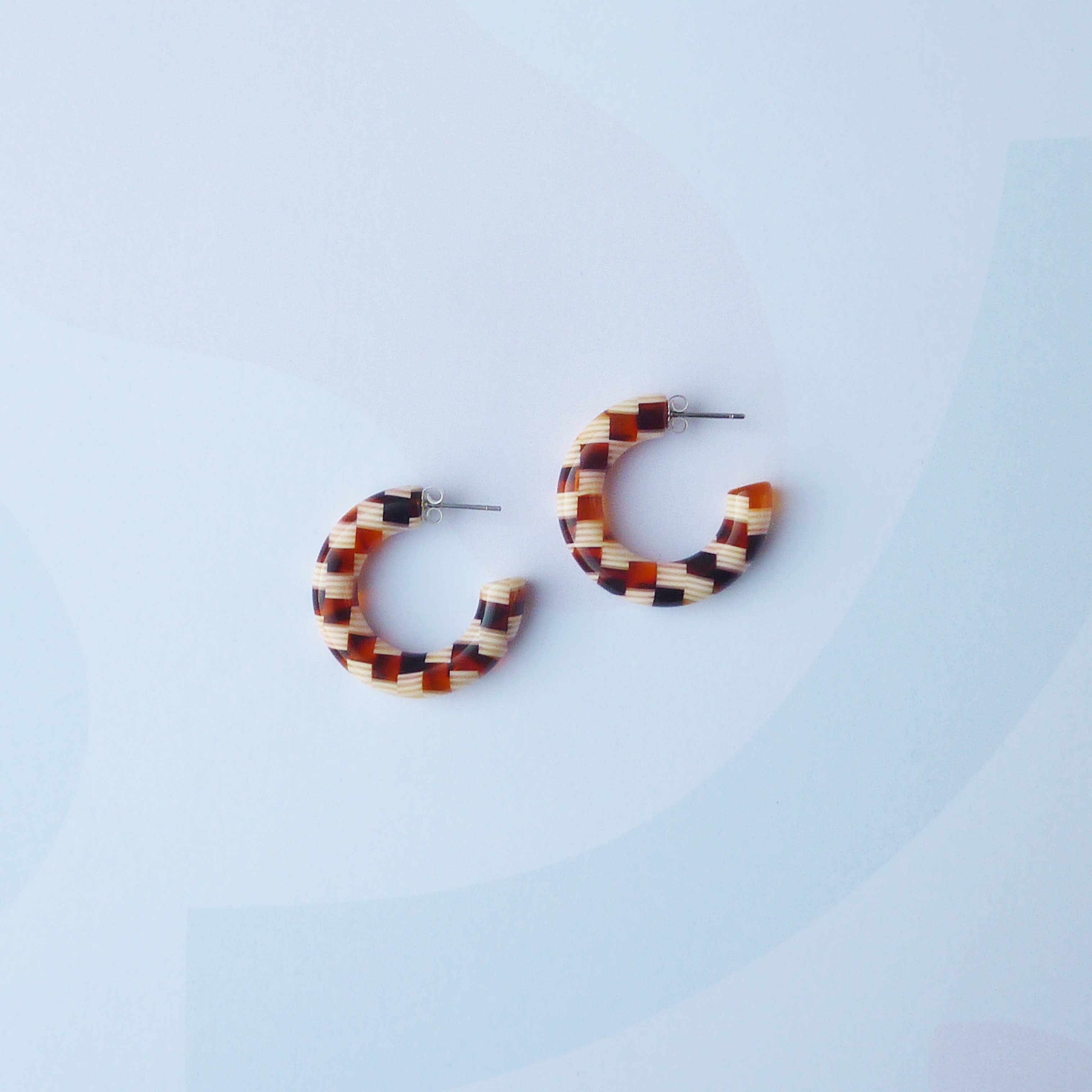 Custom Made - Wholesale Oorringen - Honing Checker Kleurrijke Acetaat Hars Hoepeloorbellen4