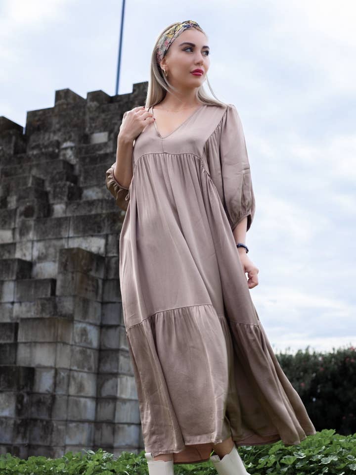 Vestido de viscosa sedosa con cuello en V. 50% DE DESCUENTO AHORA para venta al por mayor de Dance in Paris