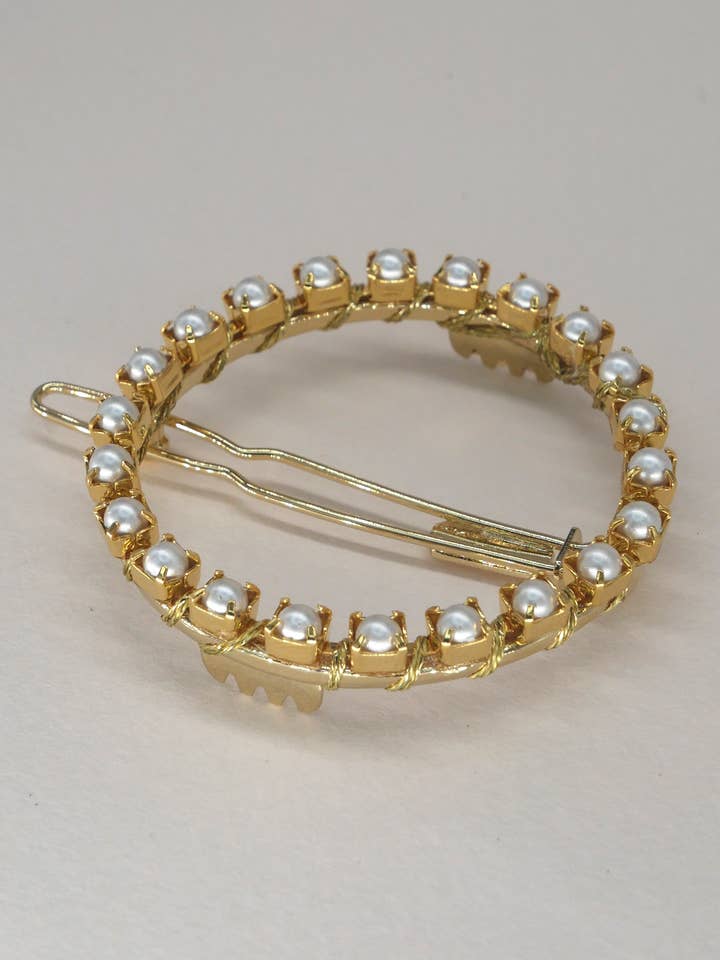 Round pearlescent pearl clip - Tabata for wholesale by Scrunchie is back