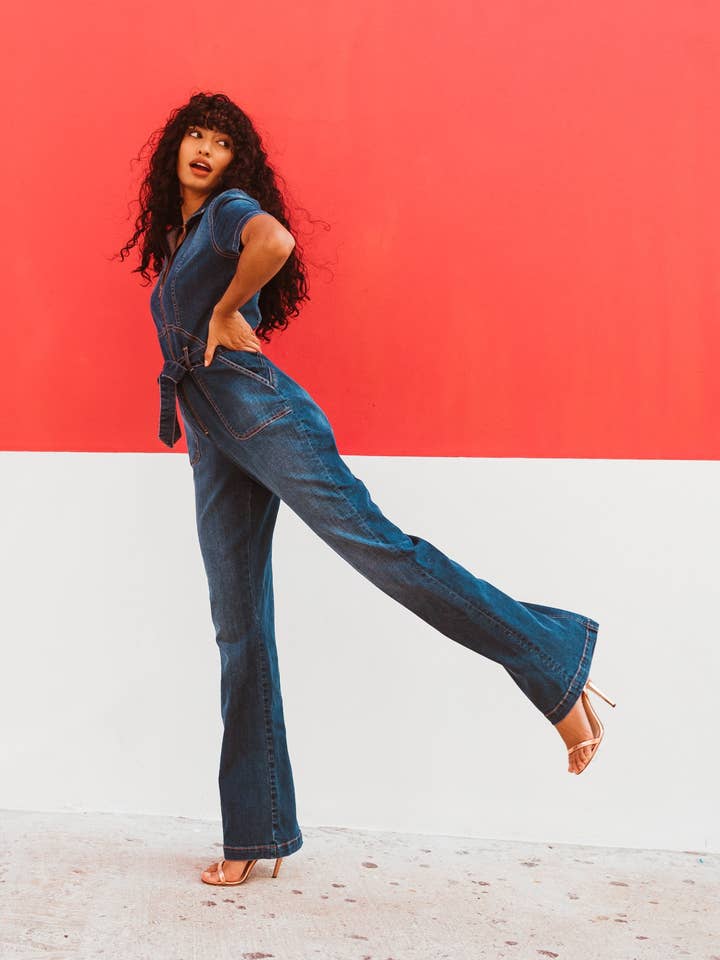 Macacão jeans de manga curta Kira azul marinho por atacado de Sukiso