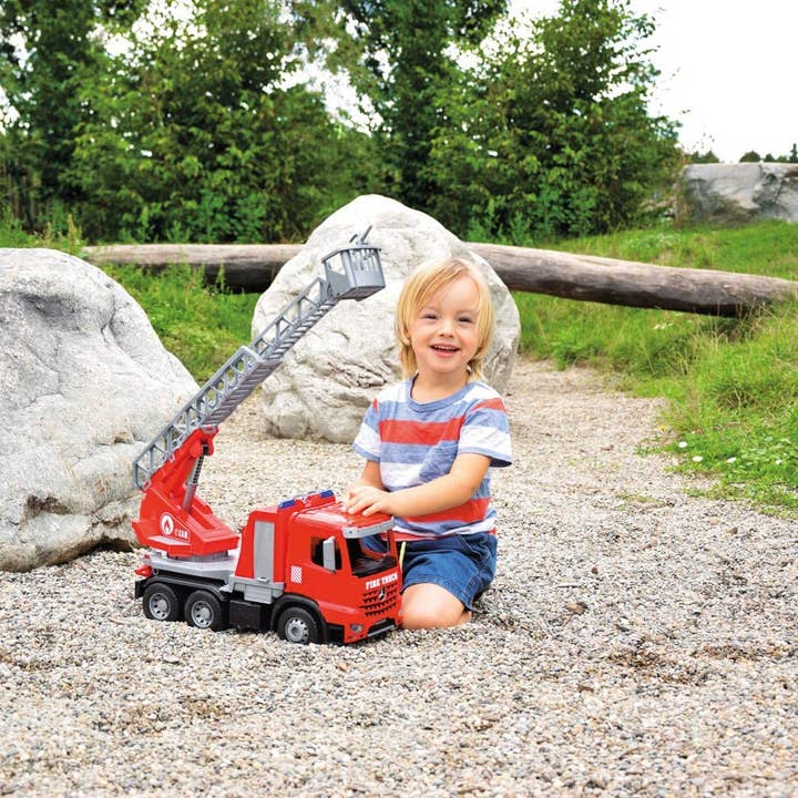 Red Fire Truck Fire Ladder with Real Water Function and Action f for wholesale on Faire4