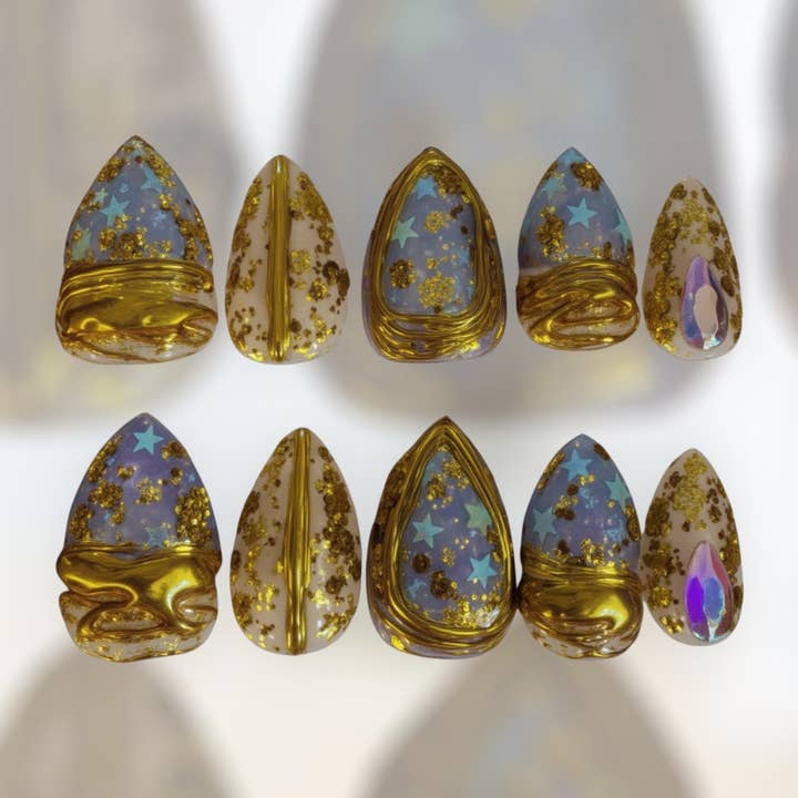 Unhas postiças pintadas à mão douradas e azuis (muito curtas) por atacado de OVER THE TOP NAILS