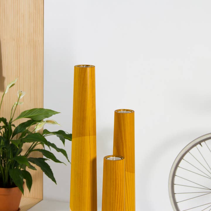 Etna sæt med tre gulvlysestager · Sennep for engroshandel hos Woodendot