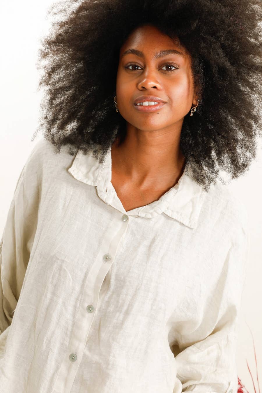 la maison des fibres naturelles – Engroshandel Skjorte med buttondown – til kvinder – Stor skjorte med lige snit i store størrelser 20090 100% hør4