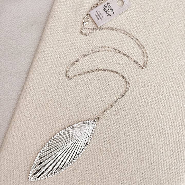 Gracie Rose Designs – wholesale Pendant/charm necklace – Rhinestone Silver Leaf Statement Necklace3