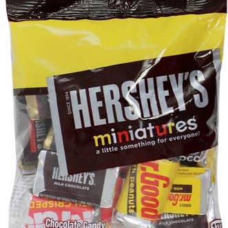 Shop The King - Wholesale Chocolate - Hershey's Minatures Peg Bag 4.8 oz