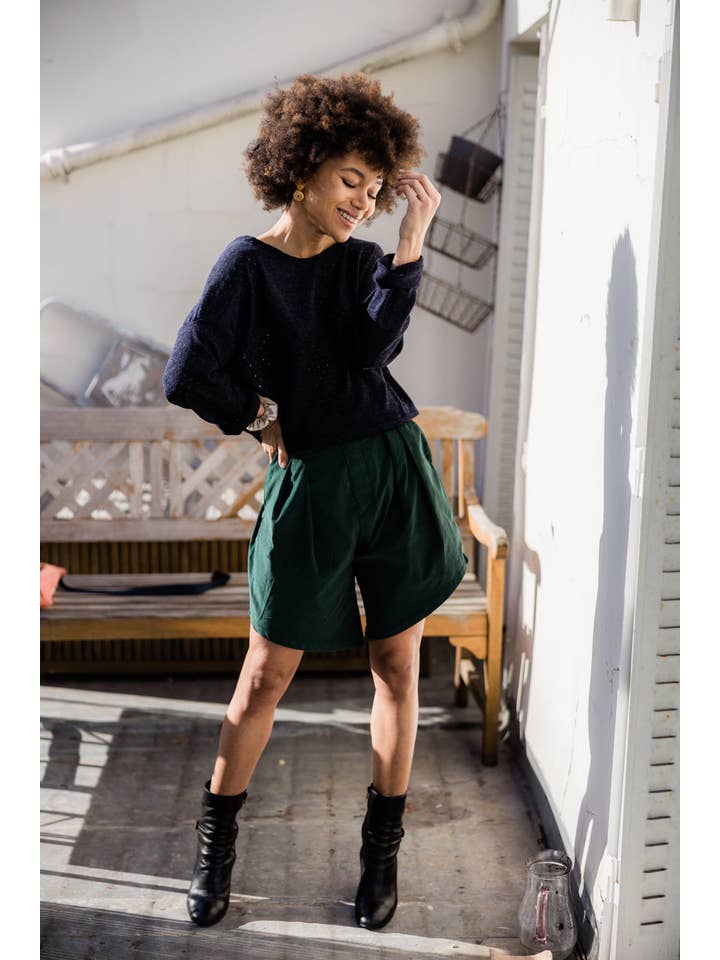 madame-en-soie - Venta al por mayor Pantalones cortos - Mujer - Short de Terciopelo "Gwenaëlle" - Elegancia y Comodidad en Algodón Verde