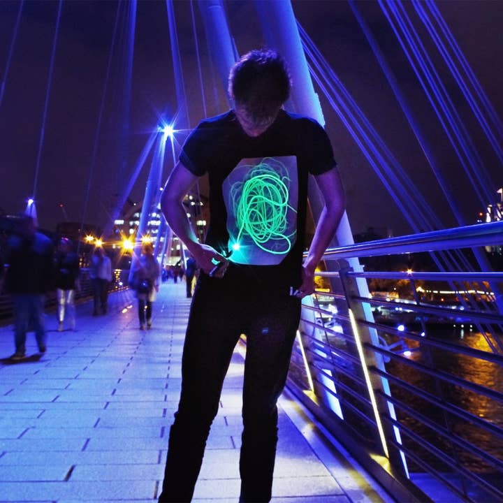 Illuminated Apparel - Vente T-shirt – unisexe - T-shirts interactifs phosphorescents unisexes pour adultes - Noir/Vert2