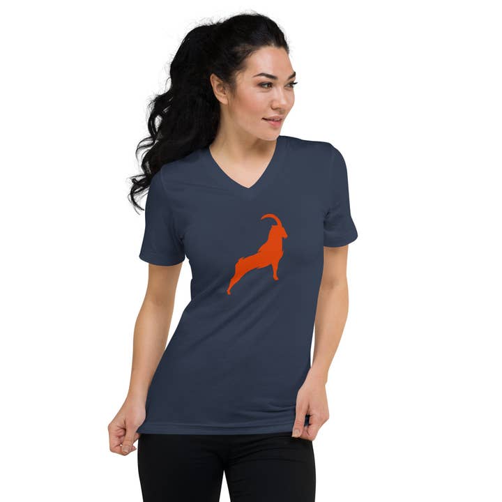 Icono de Cabra - Camiseta de Mujer con Cuello en V para venta al por mayor de Timpanogos Hiking Co.