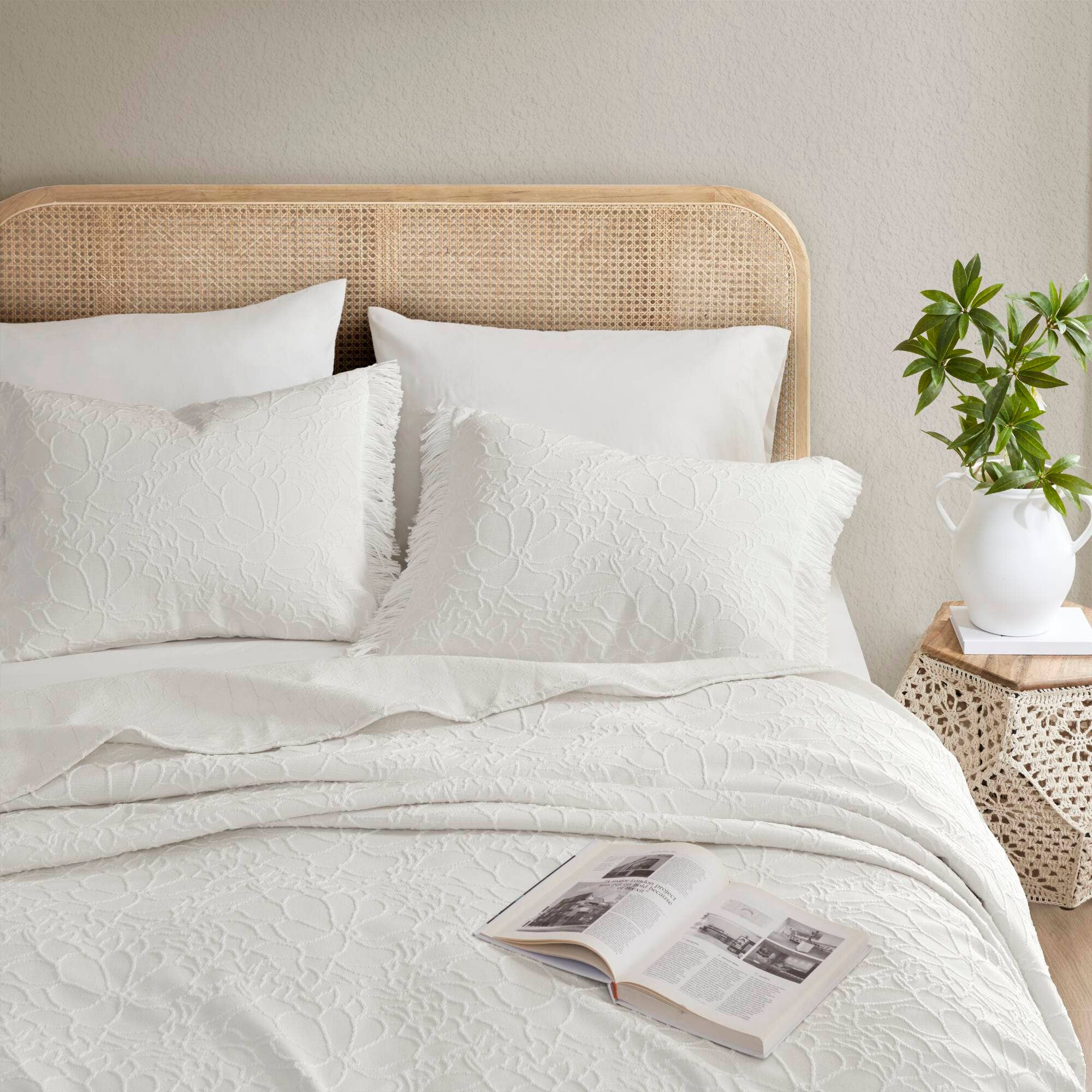 Olliix - Wholesale Bedding Set - 3 Piece Floral Oversized Bedspread Set, White4