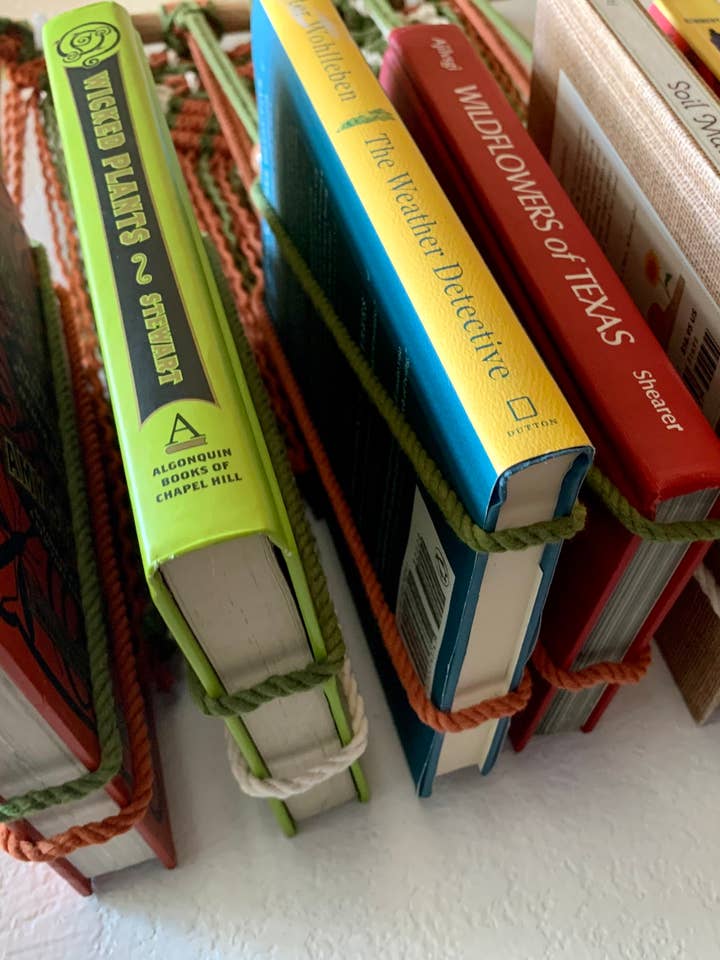 Knotandtyet Hængende bogreol for engroshandel hos KnotandTyet