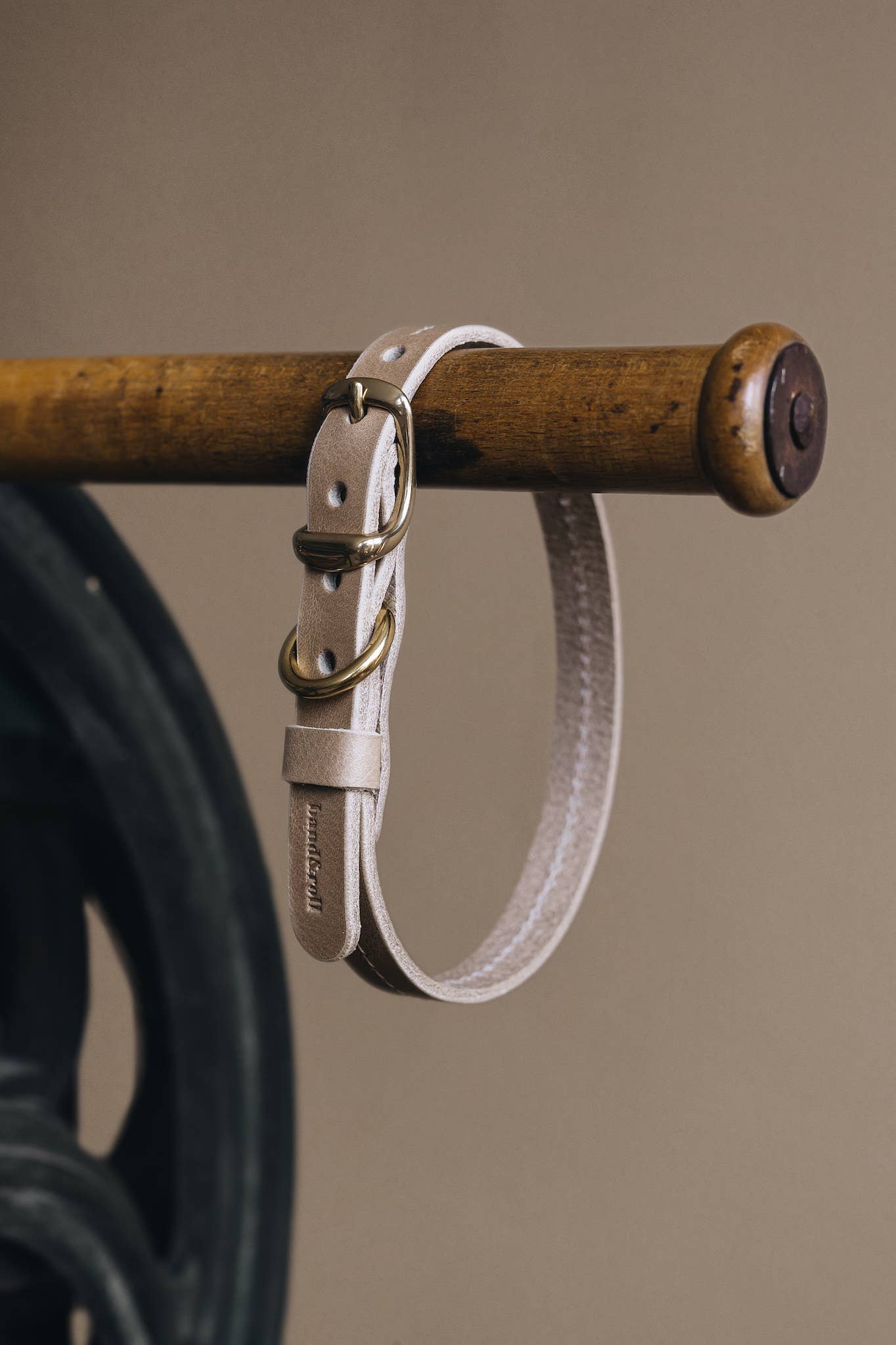 BAND&ROLL – Engroshandel Halsbånd - Hund – LETVÆGTS LÆDER HUND KRAVE. FIR luft23