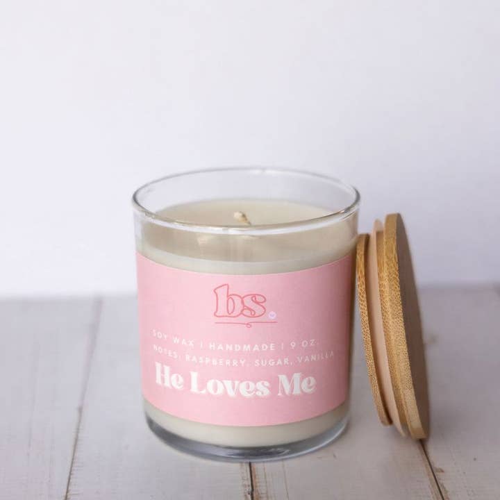 Candela di soia | Mi ama | San Valentino per la vendita all'ingrosso da parte di Barely Serious