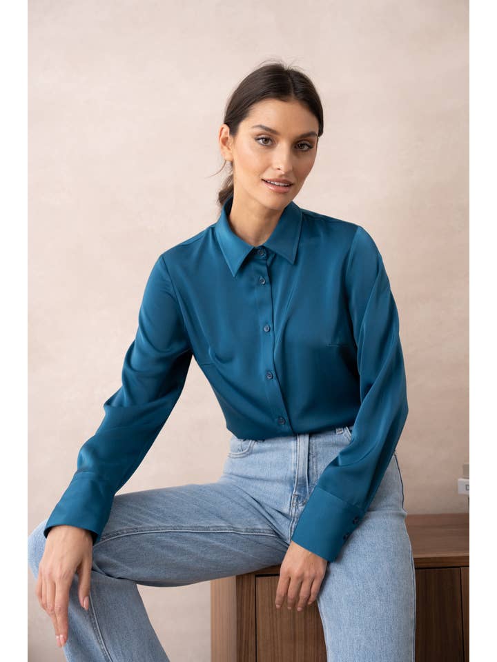 Attentif Paris - Wholesale Buttoned-down shirt – Women's - Satin shirt with classic notched collar35