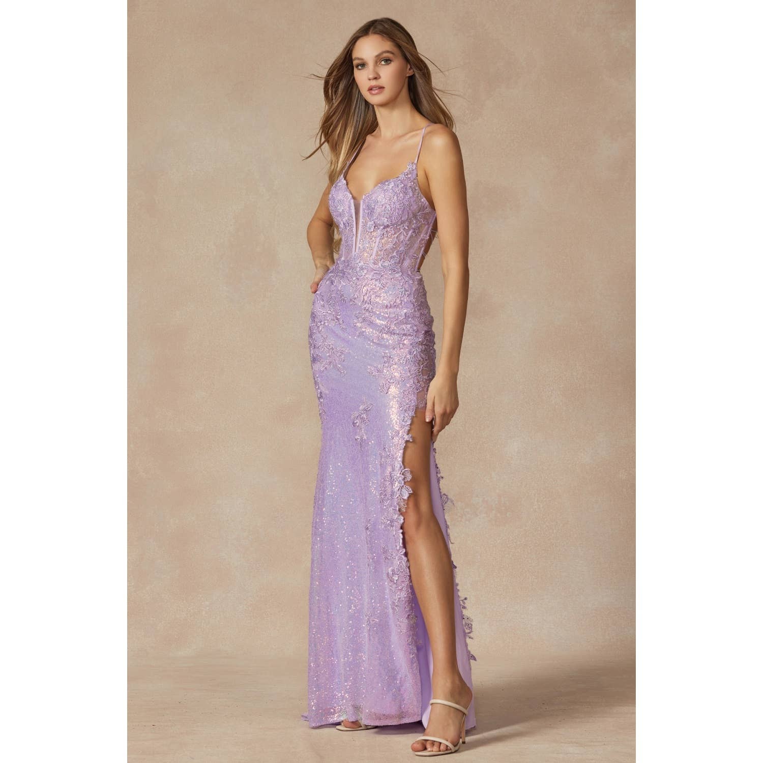 Juliet – Großhandel Abendkleid – Damen – Abendkleid mit Maschinensequins, Spitzenverzierungen und hohem Schlitz9