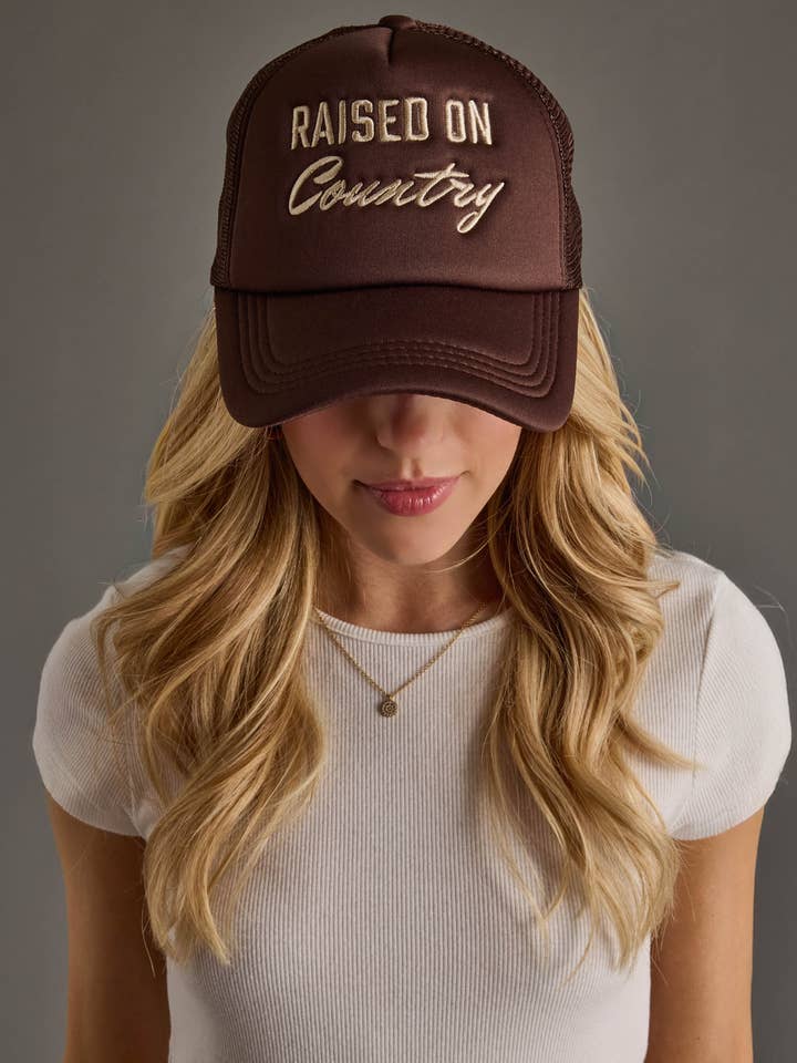 Sombrero de camionero Raised On Country para venta al por mayor de Panache Apparel Co.