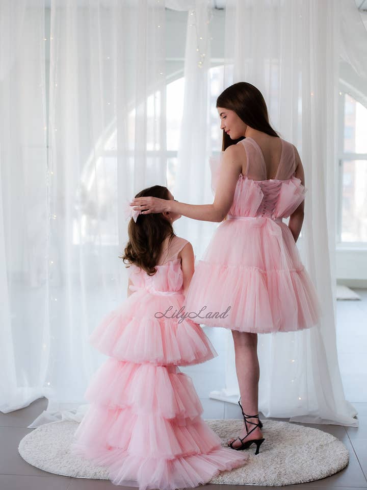 Robes en tulle assorties Barbie pour maman et fille avec train pour la vente par Lilyland