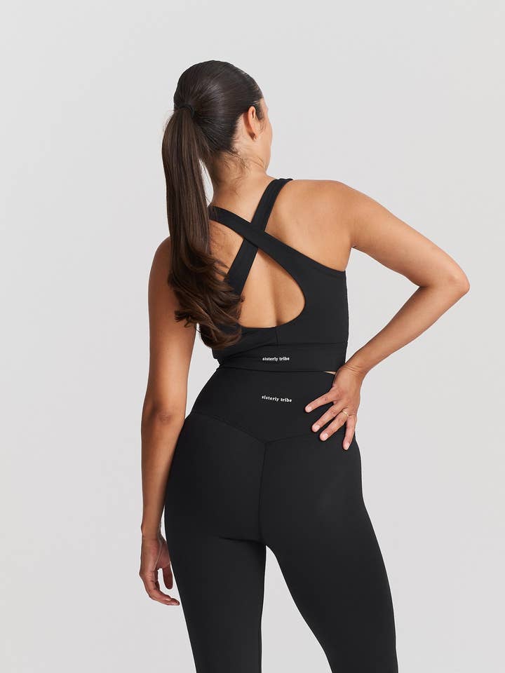 Sisterly Tribe – wholesale Sportbehåar – Dam – Softsculpt V-ringad BH med korsrygg - Svart