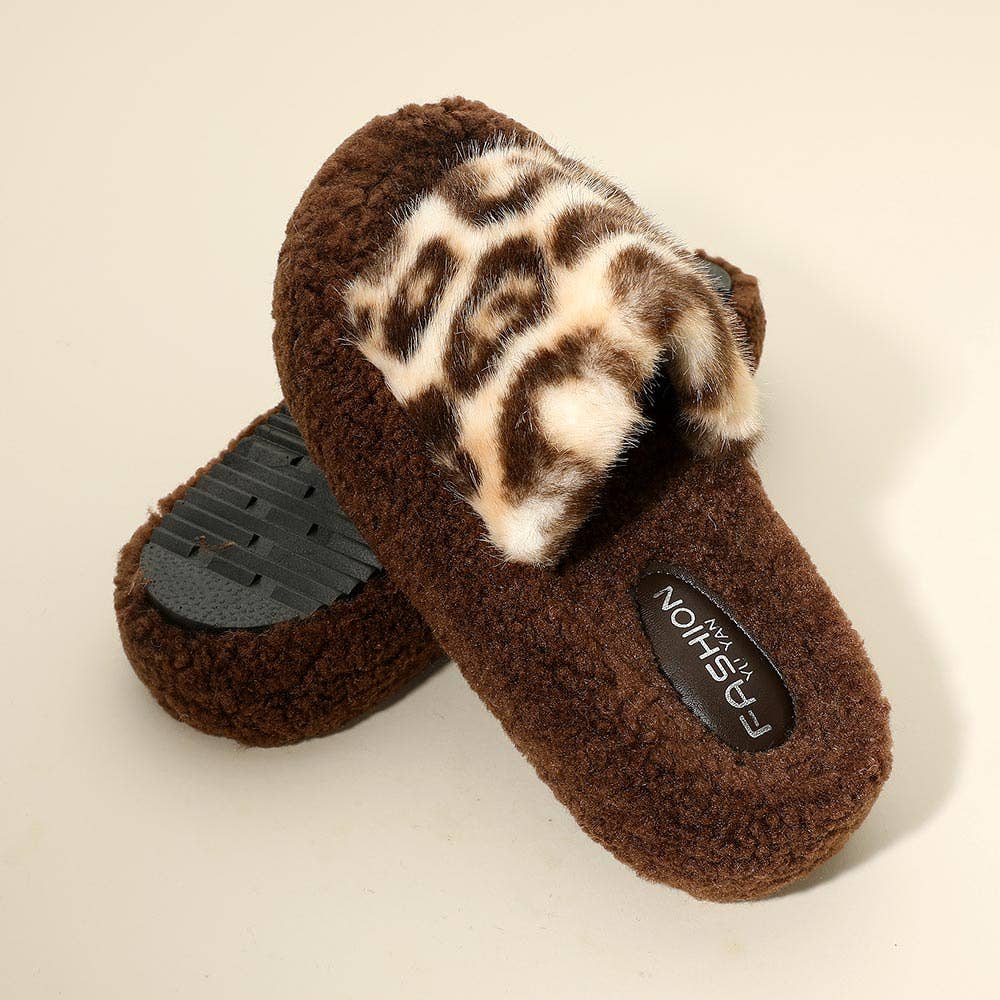 Sensibling Corp. - Wholesale Slippers - Women's - 6Pairs - Cozy Leopard Print Faux Fur Indoor Floor Slippers3