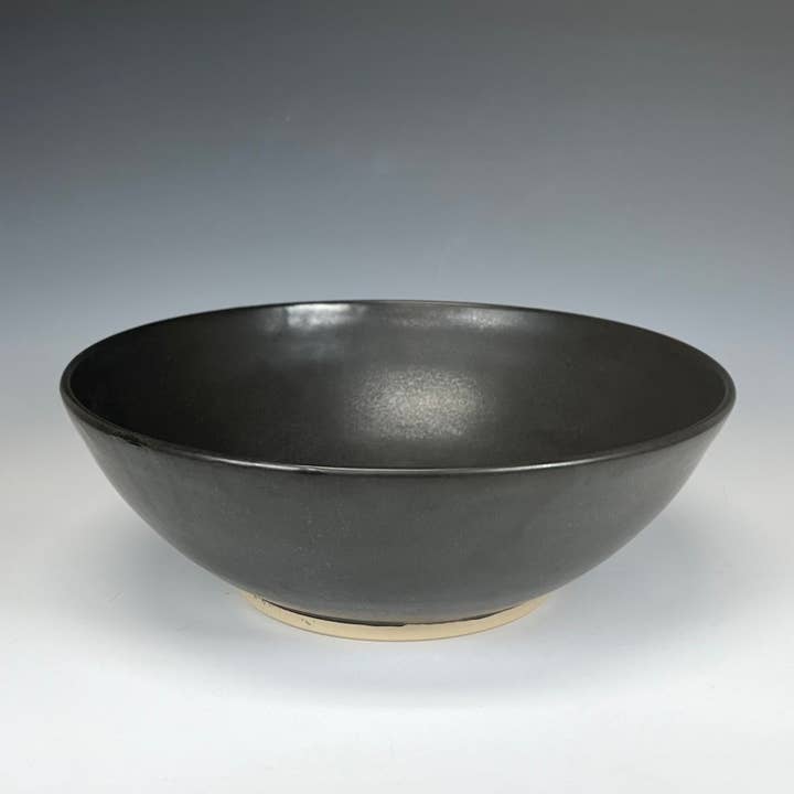 Große schwarze Schale für den Großhandel von The Hive Ceramics