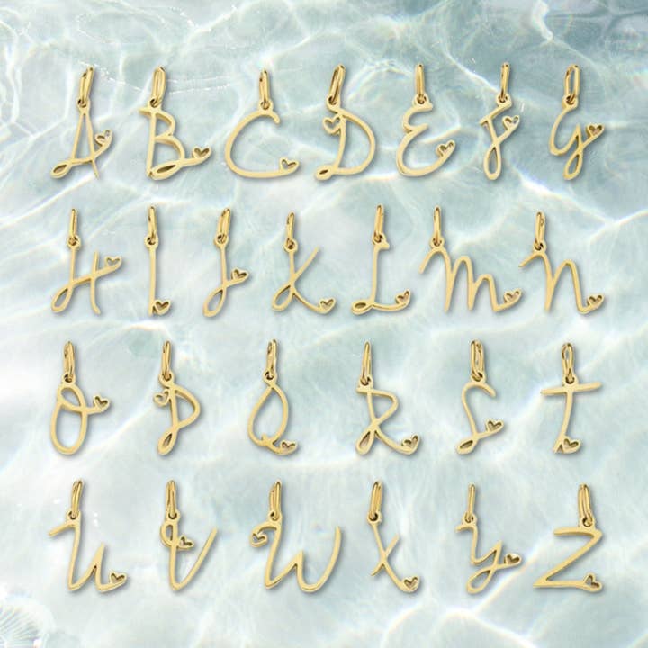 Letra Inicial Cursiva Dorada | Colgante de Acero Inoxidable Impermeable para venta al por mayor de The Charm Bar Company