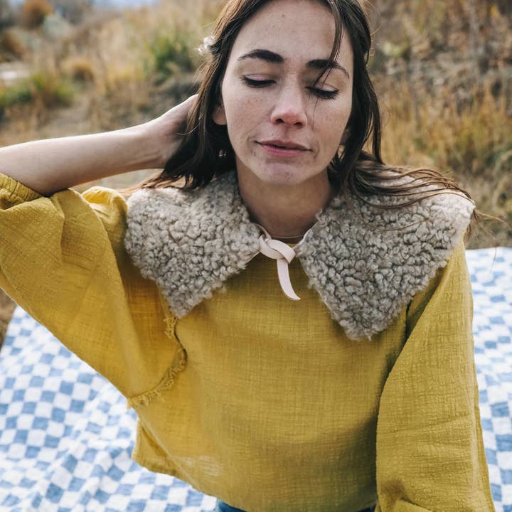 Daughter of the Mountain - Wholesale Scarf - Women's - Curly ShepherdessÂ