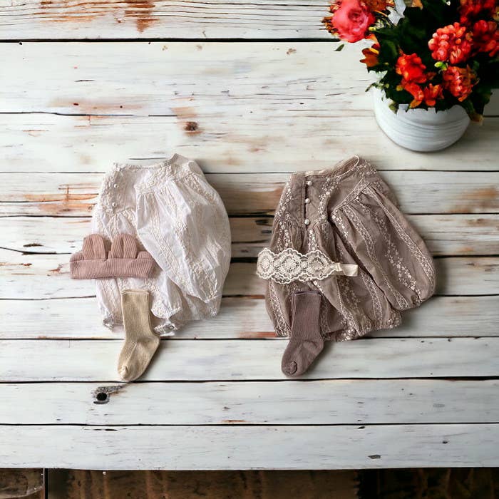 Annie & Charles – wholesale Bodysuit (non-footed) – Baby – Annie & Charles® organic cotton bodysuit with embroidery3