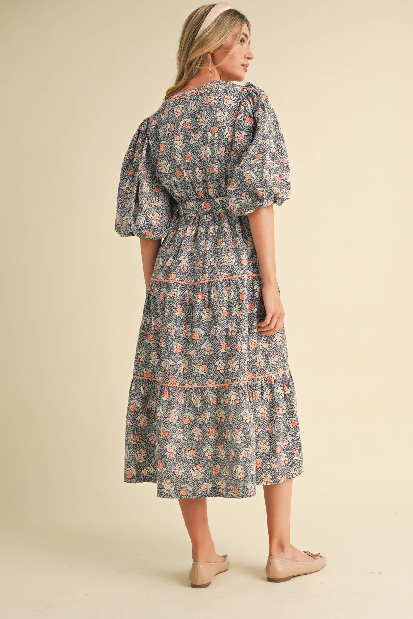 &MERCI - Wholesale Dress - Women's - BUBBLE SLEEVE LACE TRIM MIDI DRESS MDR343036