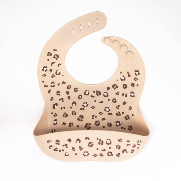 Bavoir en silicone Cheetah Spots pour la vente par Lil North Co