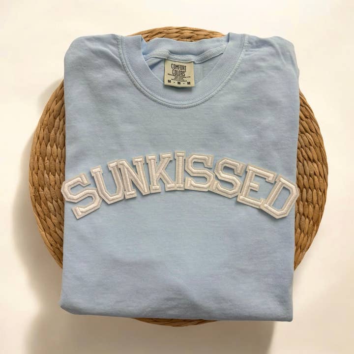 Comfort Colors Sunkissed Kortærmet Skjorte, Sommer T-shirts for engroshandel hos Threads And Needles, INC.