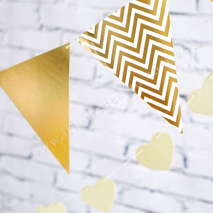 Illume Partyware - Wholesale Bunting/garland - Gold & Silver Glitter Heart Reversible Garland4
