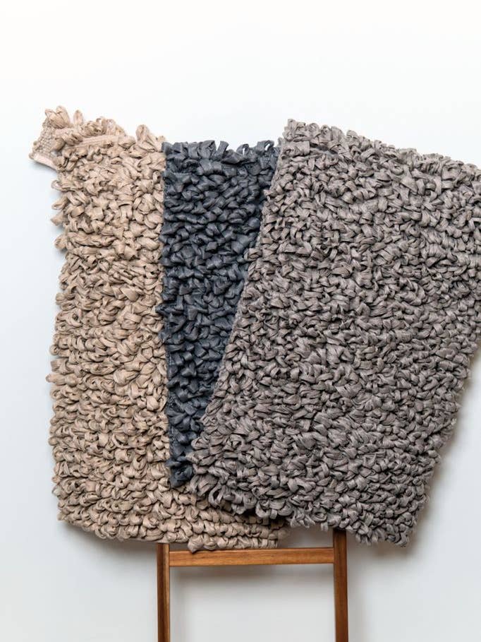 Håndlavet vægdekoration med upcycled materialer fra Portugal for engroshandel hos SOWL