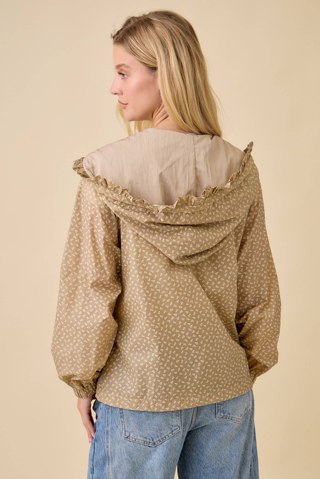 Main Strip - Venta al por mayor Cortavientos - Mujer - Chaqueta con Capucha y Volantes Florales – Rompevientos Femenino Ligero8