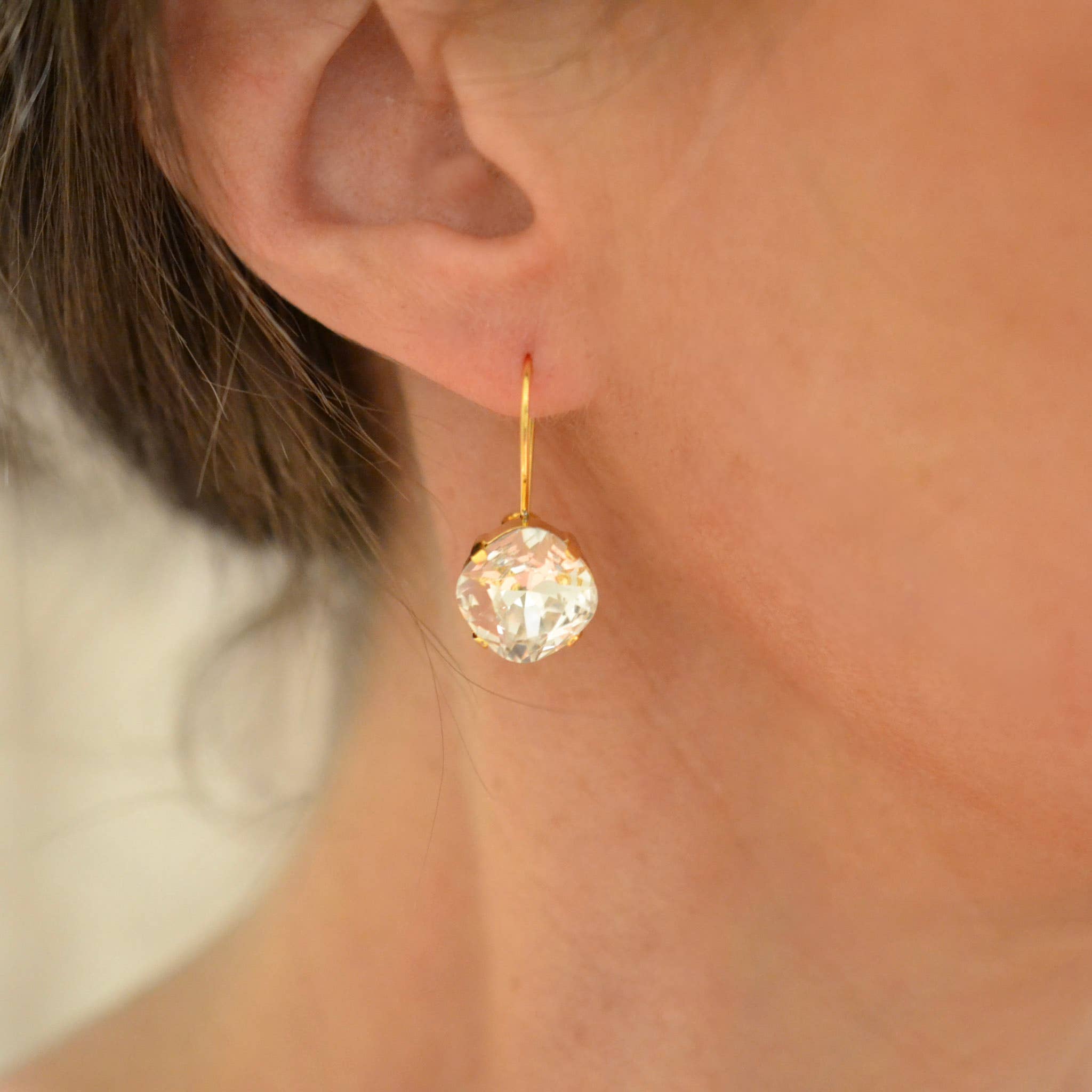 Sela+Sage – Großhandel Ohrhänger – Ohrringe mit Goldverschluss/-haken/-hebel und Swarovski-Strasssteinen1