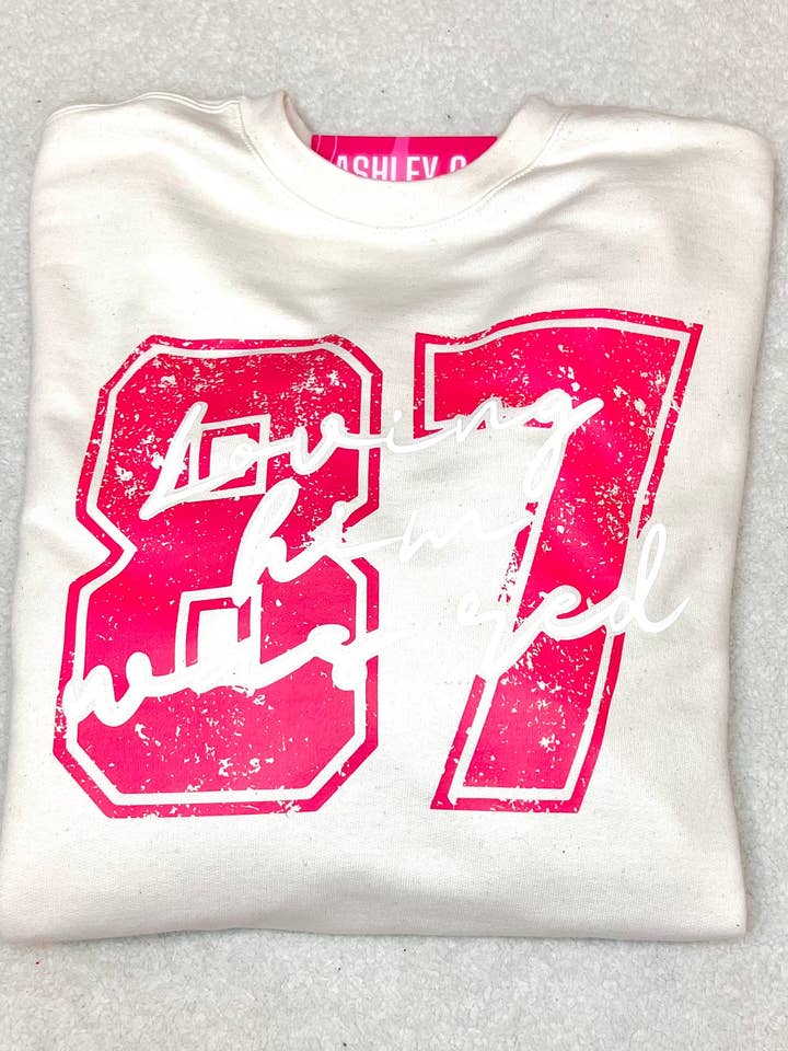 Chandail à col rond Loving Him pour la vente par AshleyGDesigns