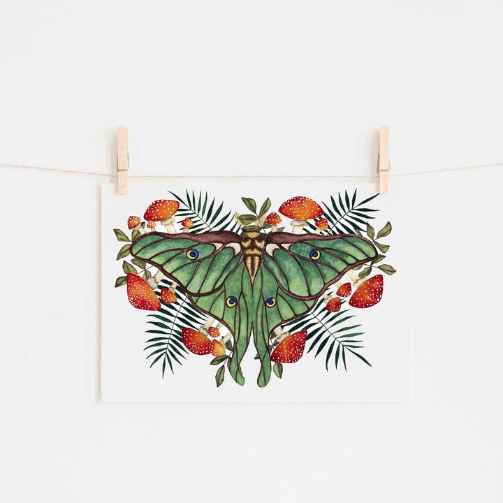 Motif Luna Moth avec décoration et décoration en forme de champignon pour la vente par Candace Fincher