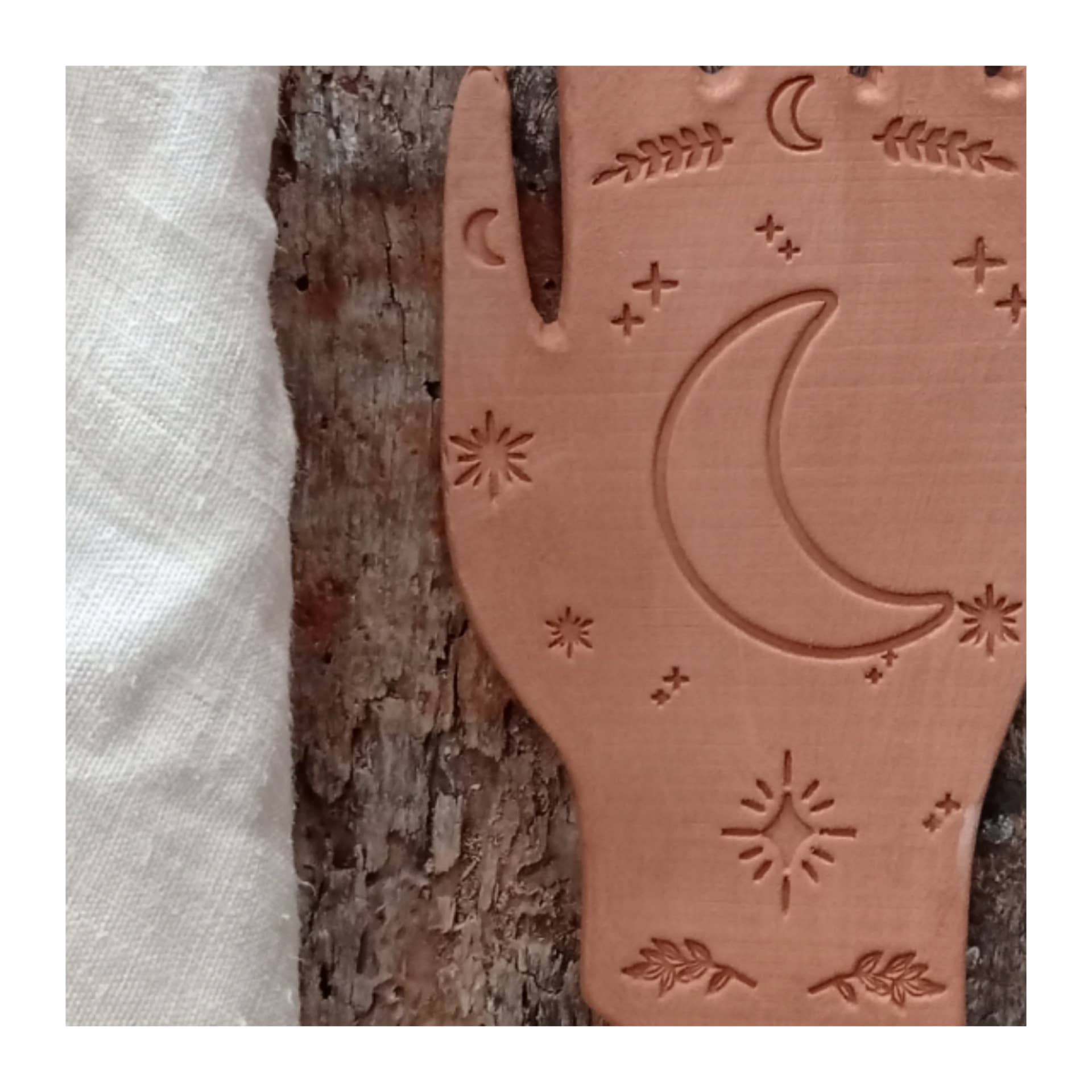 lpdv ceramics - Vente Objets de décoration - Collection holystic. Main céramique terracotta lune2