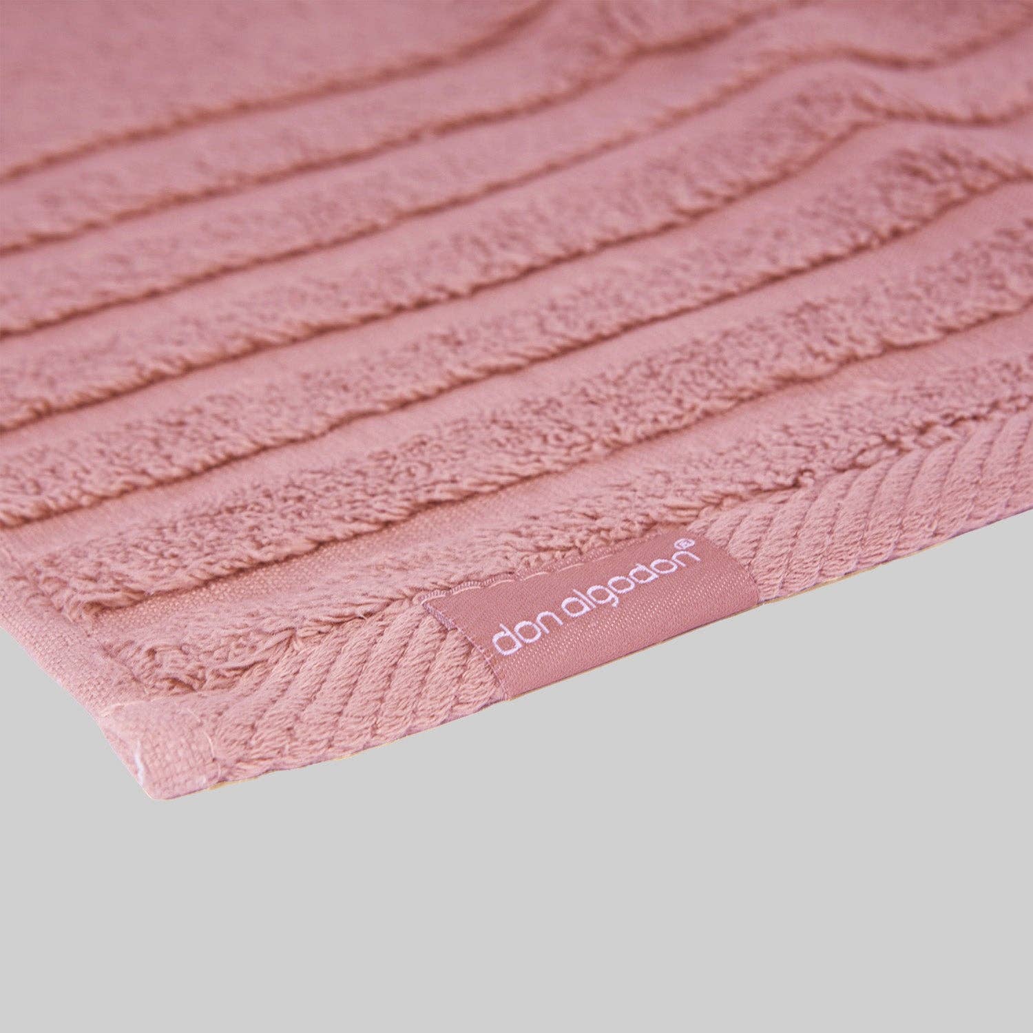 Rose Don Algodon 600 Gr Zero Twist Towel Palo Pink for wholesale on Faire2