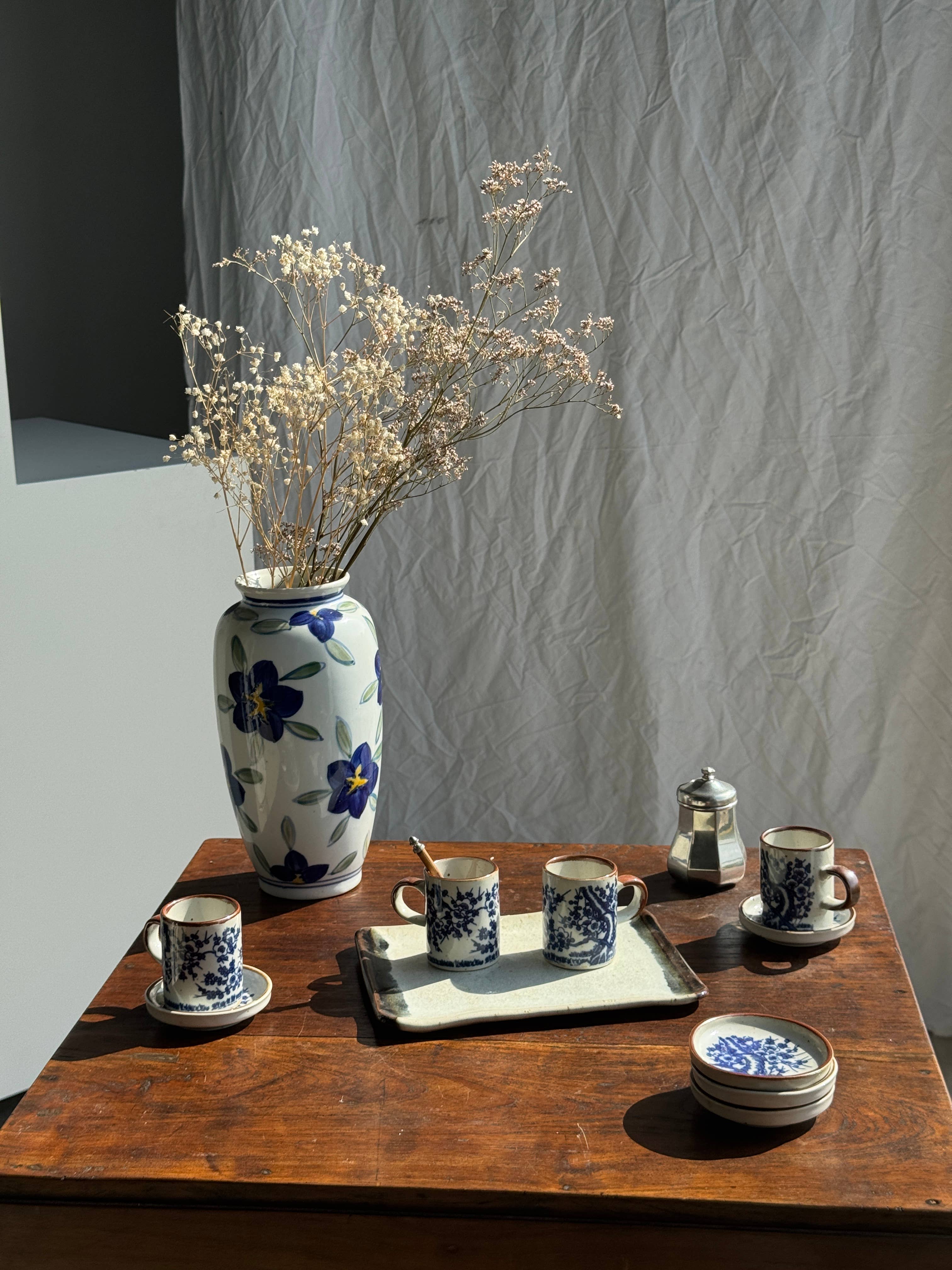 Blue Set of 4 small cups and their saucers with landscape decoration for wholesale on Faire10