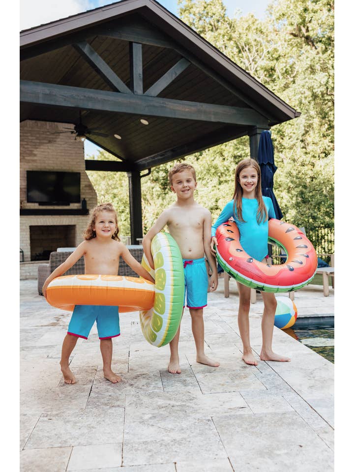 Navalora – Großhandel Badeshorts – Kinder – Miami Vibes Badeshorts in Rosa und Blau für Jungen5