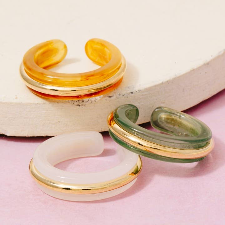 Harpiksring med guldfarvet center for engroshandel hos The Looks by Fame Accessories