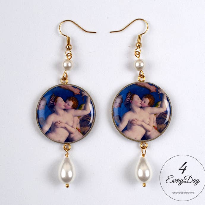 Boucles d'oreilles en bois et résine - Vénus et Cupidon de Bronzino pour la vente par 4everyday Handmade