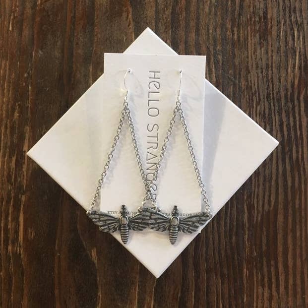 Handgjorda Moth Butterfly Örhängen - Spirit Animal USA för wholesale av Hello Stranger