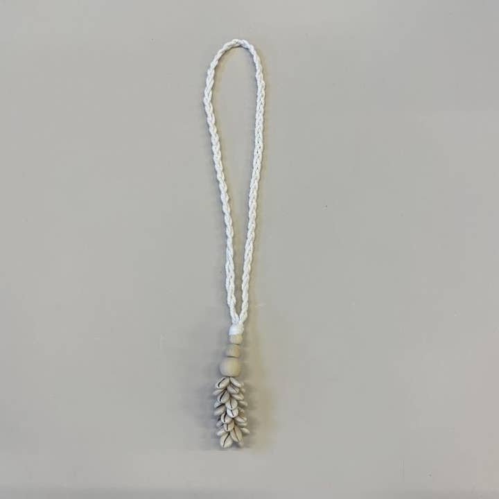 ByBazz - Vente Pompons décoratifs/décorations murales - Suspension décorative avec coquillages cowrie et coton1