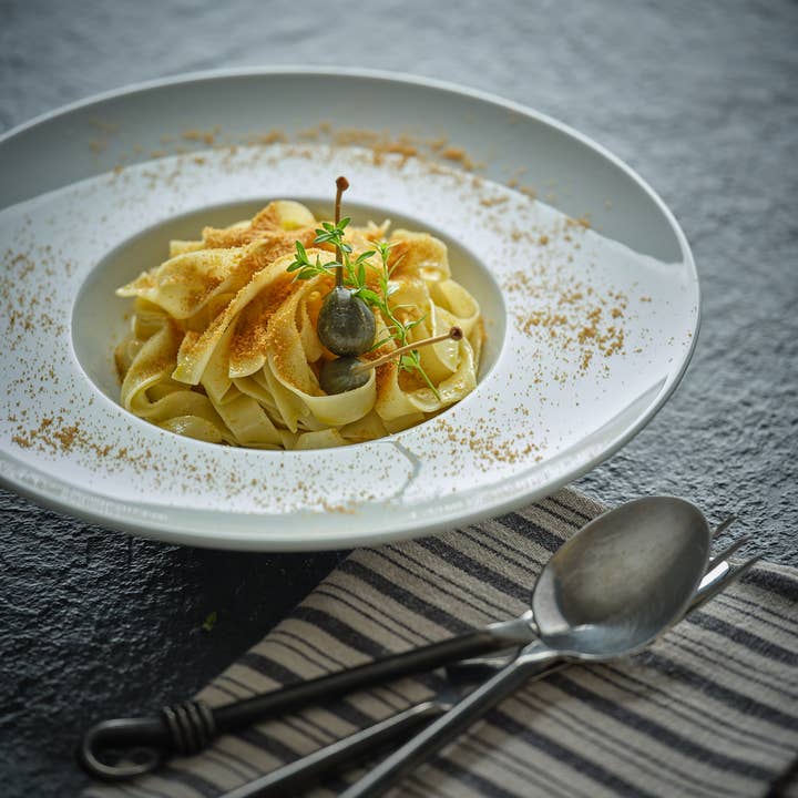 FINS – Großhandel Fisch/Meeresfrüchte – Bottarga - Gehärteter Meerbarbenkaviar (200 gr/ 7 oz)1