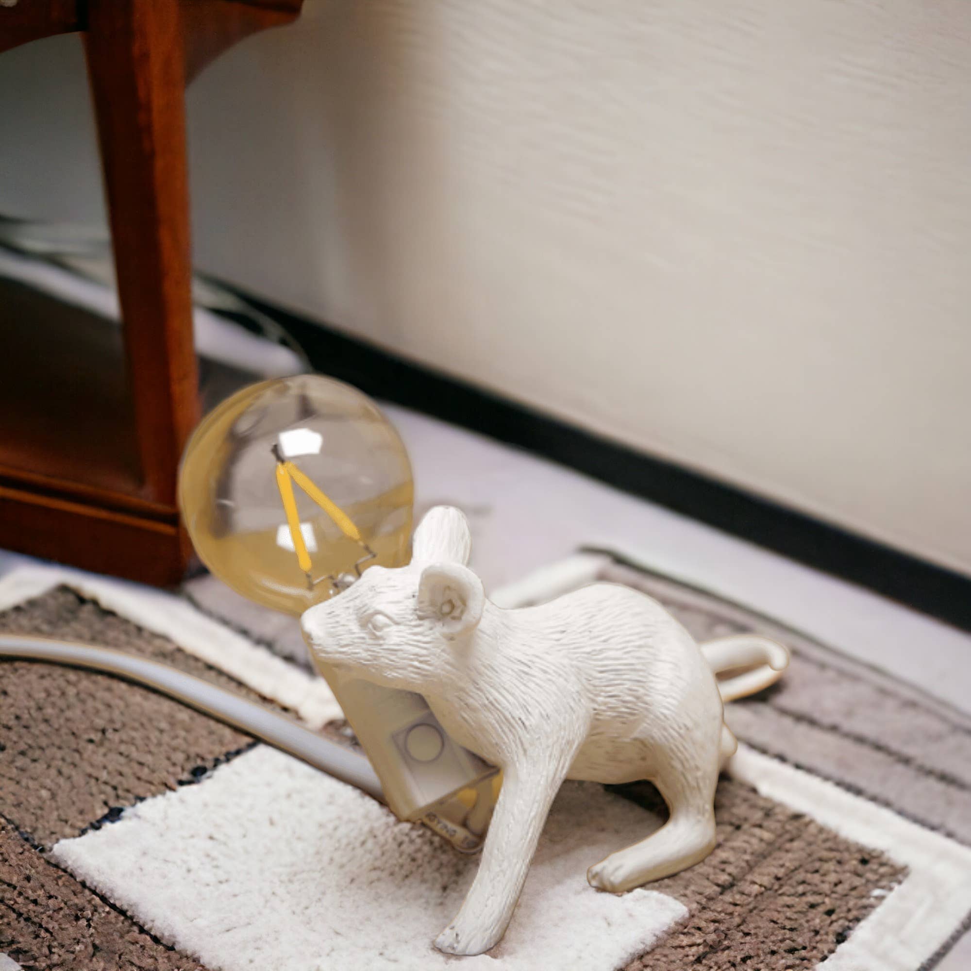 huemabe (All Import Duties Covered) – wholesale Night light – White Mouse Resin Night Light | Creative Lamp2