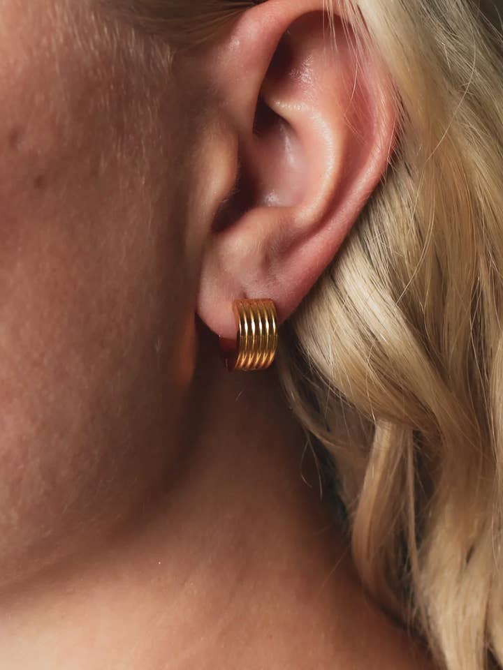Gotta Have It Ribbed Huggie Hoop Earrings for wholesale by Or Jewelry
