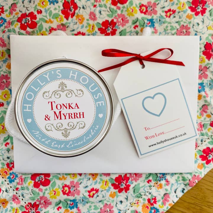Lata de Vela Tonka & Myrrh 100ml por atacado de Holly's House UK