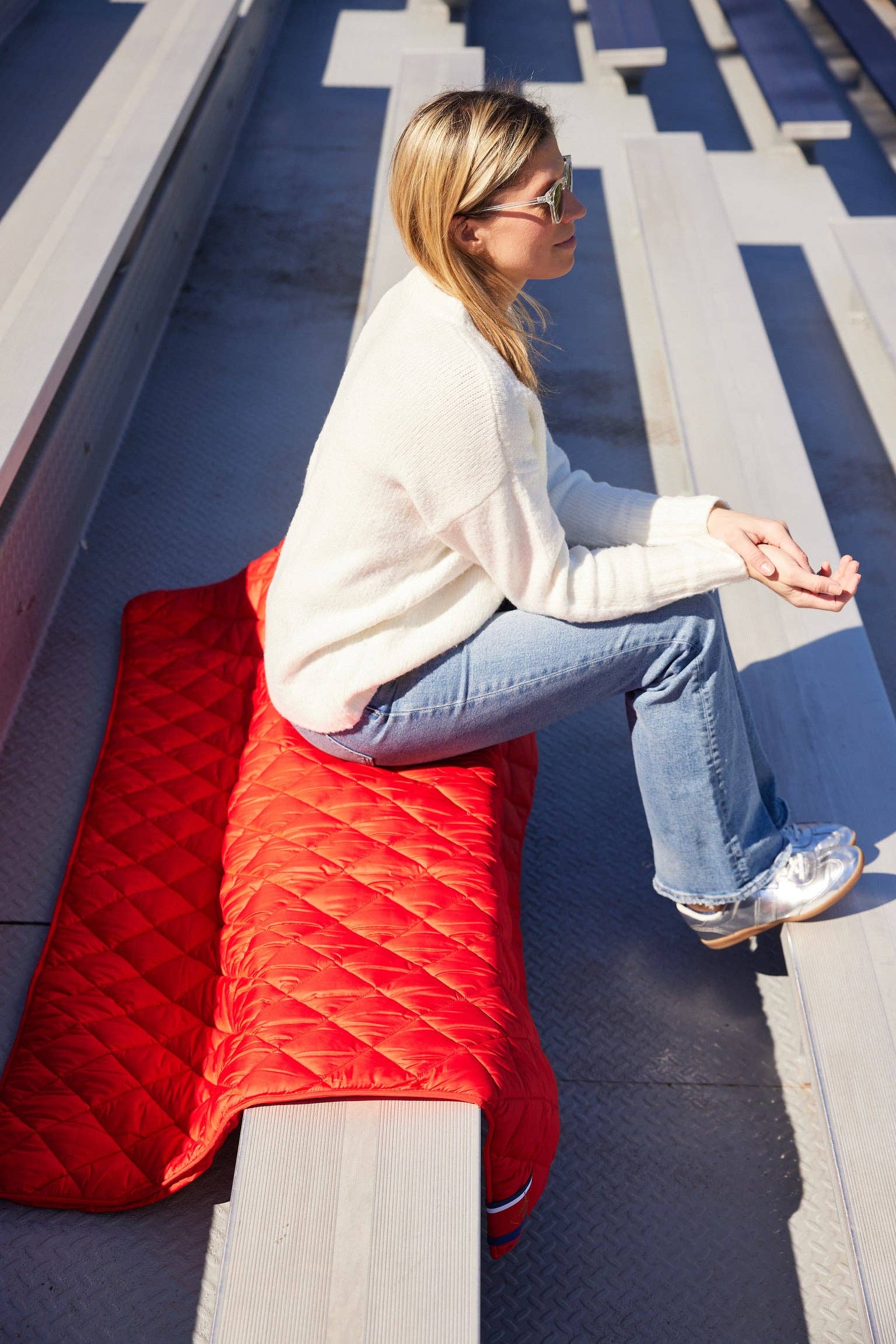 Pretty Rugged - Wholesale Throw Blanket - Waterproof Puffer Blanket with Pockets | Pretty Rugged19